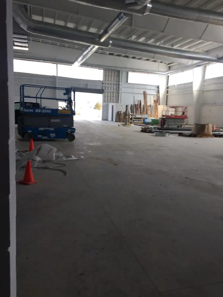 Residential epoxy flake coating